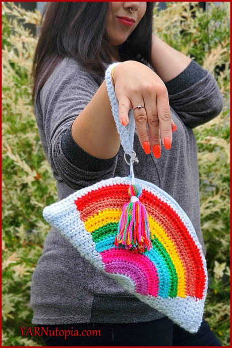 Create Your Own Colorful Crochet Rainbow Clutch - A Fun and Stylish Accessory