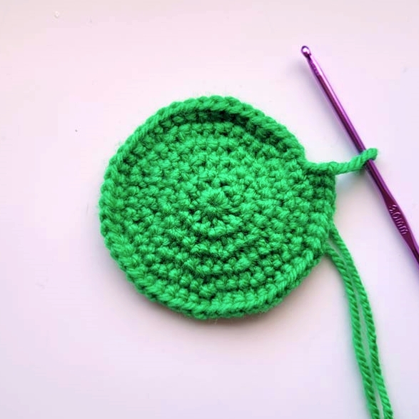 Create a Festive Crocheted Christmas Tree with a Beautiful Star on Top
