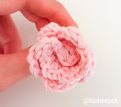 Create a Whimsical Crochet Flower Bouquet with a Cute Bee – A Step-by-Step Guide for Craft Enthusiasts