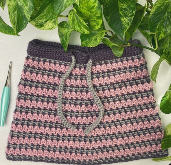 Explore the Elegance of the Crochet Acicularis Cowl: A Must-Have Accessory