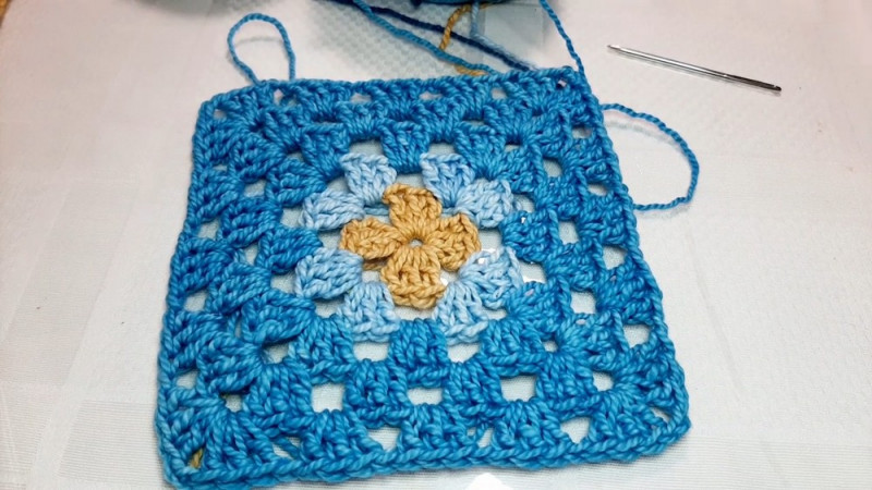 Crochet Cool Blue Summer Granny Square Poncho: A Stylish Guide to Summer Fashion