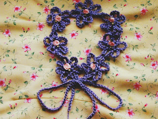 Elevate Your Style with a Charming Crochet Flower Collar – DIY Guide