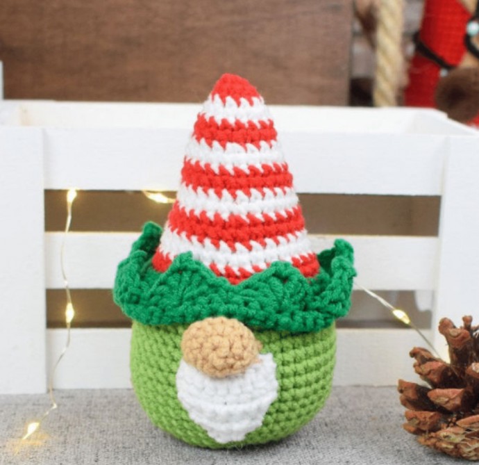 Crochet Mini Elf Gnome Ornament (Free Pattern)