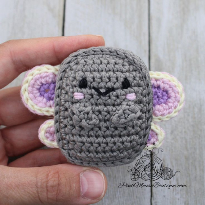 Create Charming Tiny Crocheted Butterflies and Hearts Easily with Colorful Yarn Create Charming Tiny Crocheted Butterflies and Hearts Easily with Colorful Yarn