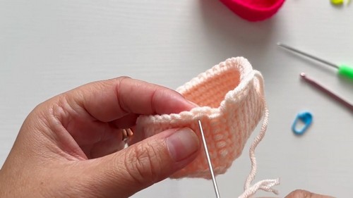 Create Adorable Crochet Heart Basket for Your Home and Loved Ones