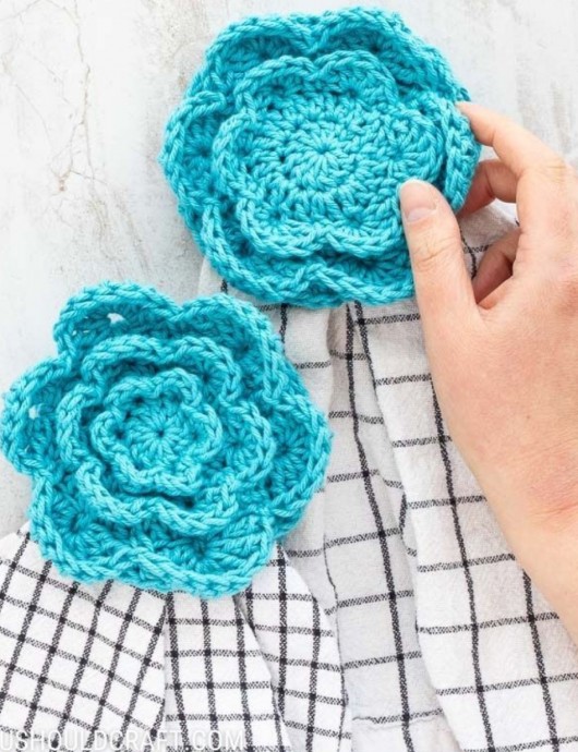 Crochet Flower Towel Topper