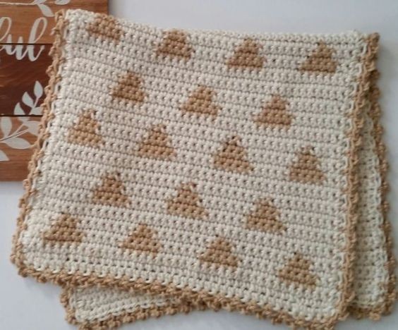 Create a Stylish Crochet Triangle Print Fingertip Towel for Your Home Decor Create a Stylish Crochet Triangle Print Fingertip Towel for Your Home Decor