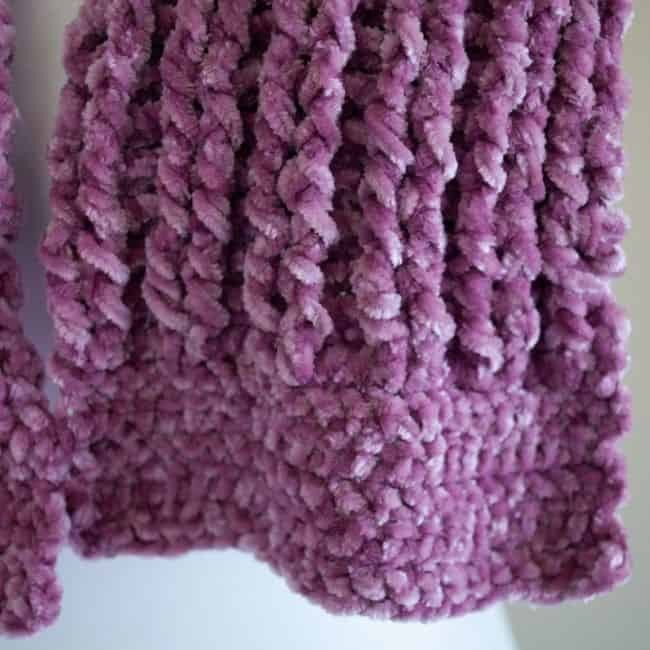 Discover the Luxurious Velvet Crochet Scarf: A Stylish and Cozy Accessory