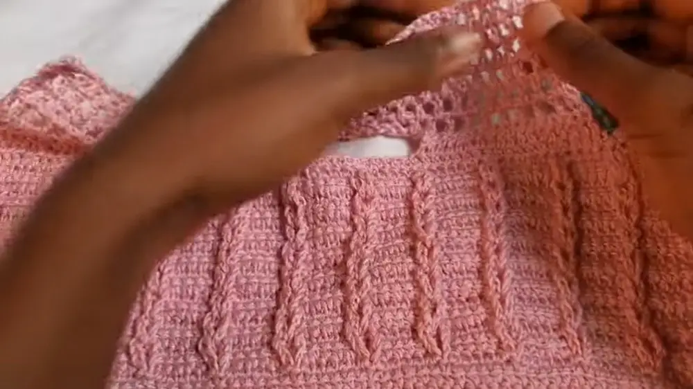 Create a Charming Crochet Top with Keyhole Design: A Step-by-Step Guide for Fashion Lovers