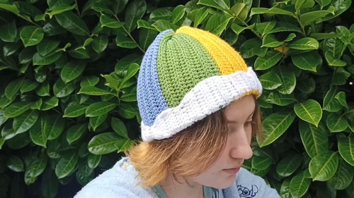 Create Your Own Crochet Vibrant & Cozy Rainbow Cloud Beanie - A Fun and Colorful Accessory