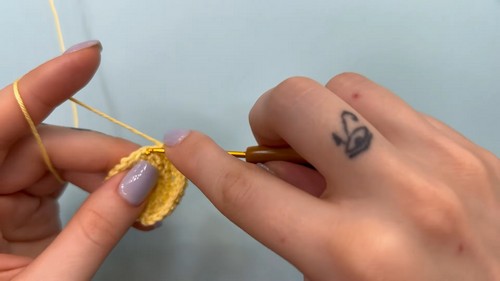 Create Adorable Crochet Lemon Earrings and Keychain for a Pop of Color in Your Accessories
