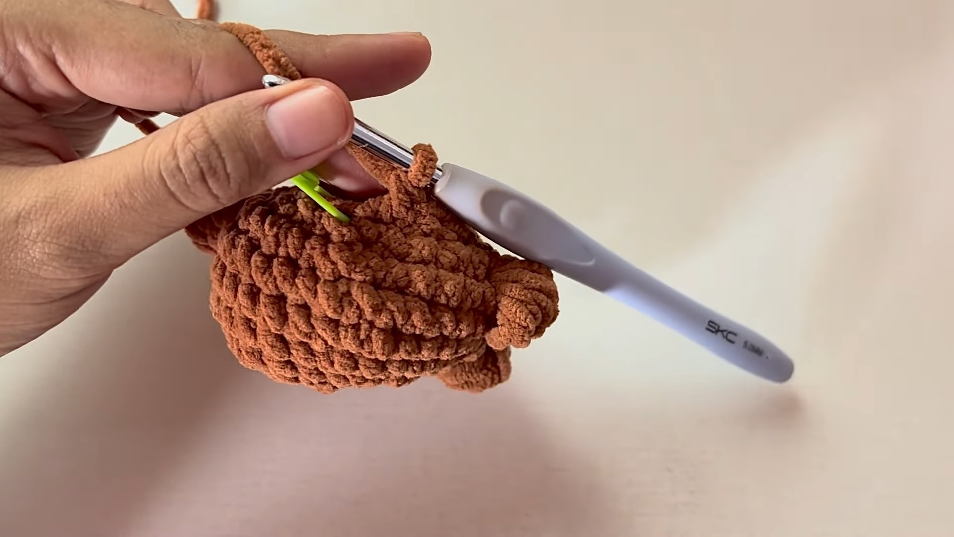 Create Your Own Adorable Crochet Teddy Bear: Step-by-Step Guide with Materials and Techniques