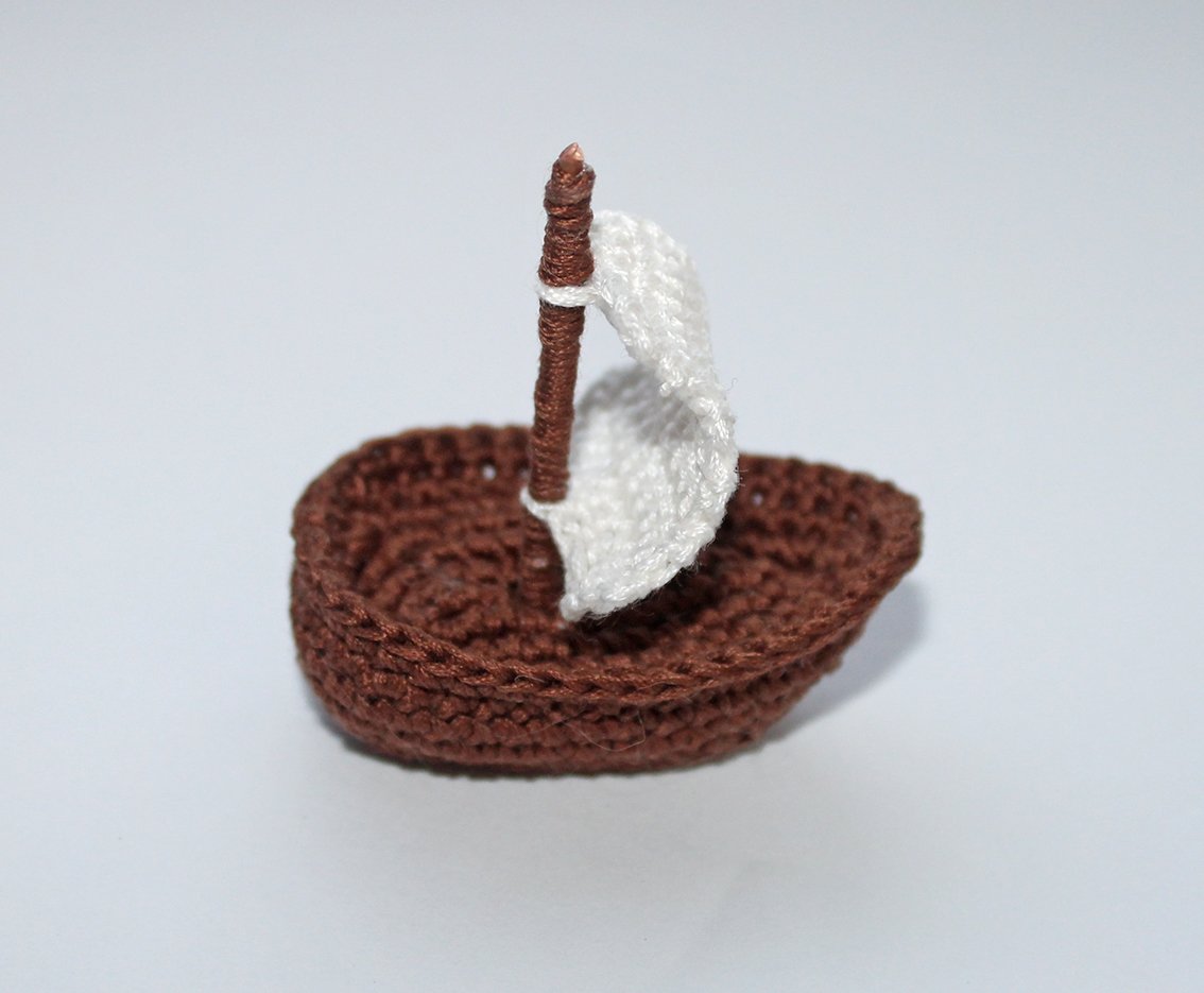 How to Crochet a Charming Bookmark Ship: A Step-by-Step Guide with Images