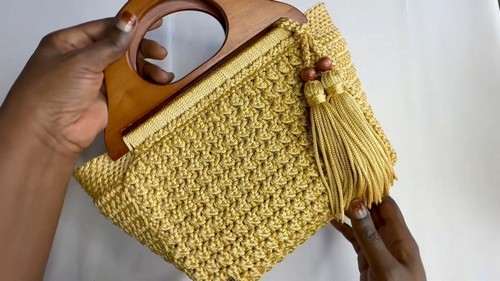 Create Your Stylish Crochet Wooden Handle Bag: A Step-by-Step Guide for Fashionable DIY Enthusiasts