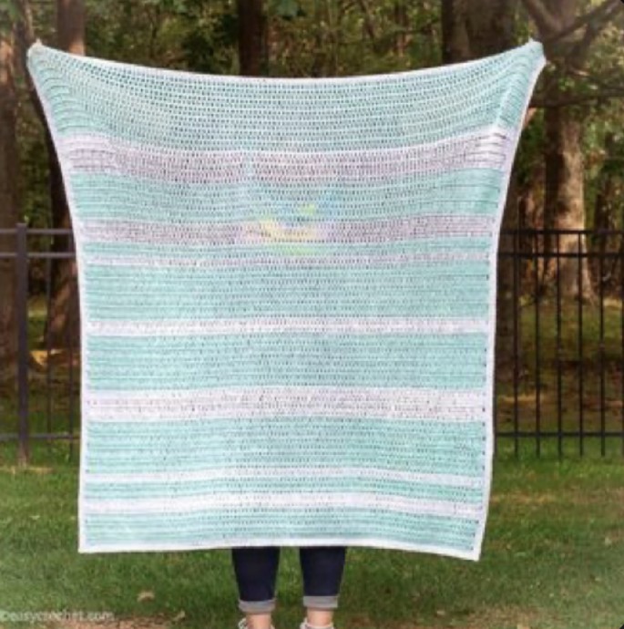 Easy and Fun Double Crochet Blanket Project for Beginners