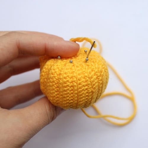 How to Crochet a Charming Pumpkin for Autumn Decor - A Step-by-Step Guide
