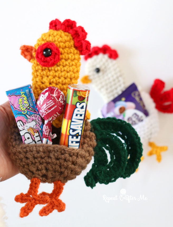Create a Whimsical Crochet Rooster with Pockets for Your Home Decor