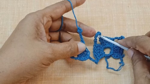 Create Your Own Cozy Crochet Lazy Cardigan: A Stylish Pattern Guide