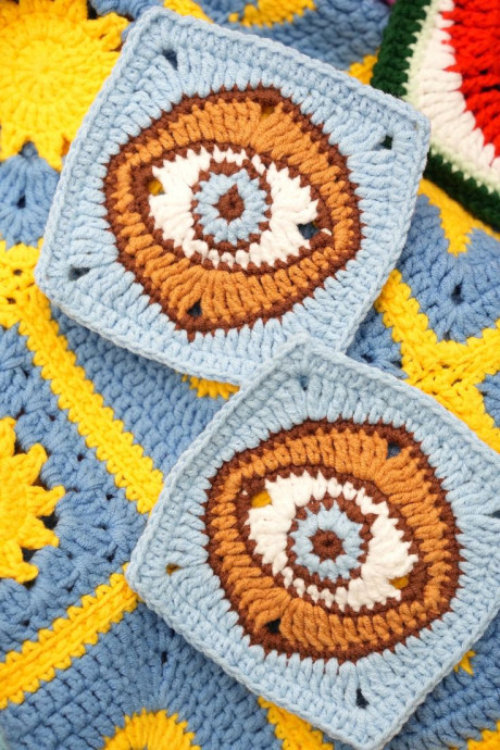 Create Your Own Crochet Evil Eye Granny Square: A Step-by-Step Guide