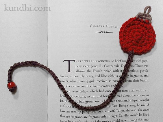 Create a Charming Crochet Tiny Ornament Bookmark for Book Lovers