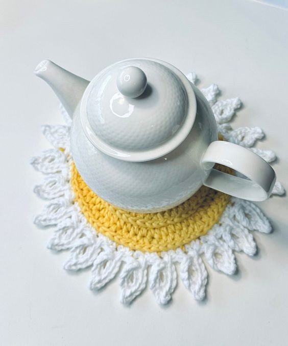 Create Your Own Crochet Darling Daisy Hot Pad: A Fun Kitchen Project