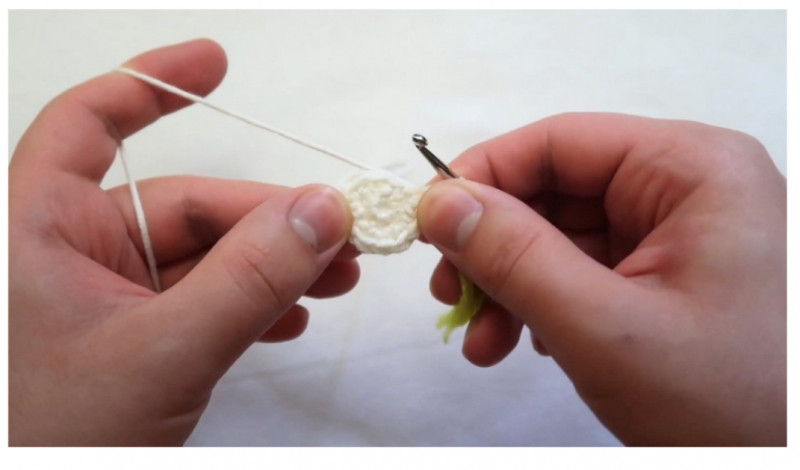 Create Your Own Adorable Crochet Birthday Cake Pin Cushion with Step-by-Step Instructions
