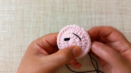 Create Your Own Crochet Smiley Bookmark for a Joyful Reading Experience