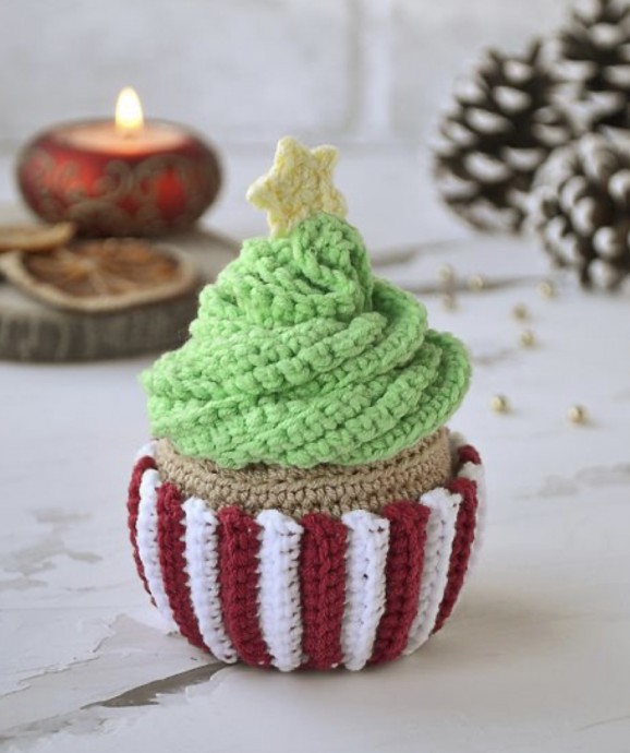 Create a Whimsical Crochet Christmas Tree Cupcake: A Fun Holiday Project Create a Whimsical Crochet Christmas Tree Cupcake: A Fun Holiday Project