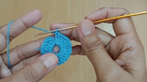 Create a Stunning Crochet Pineapple Table Runner for Your Home Decor