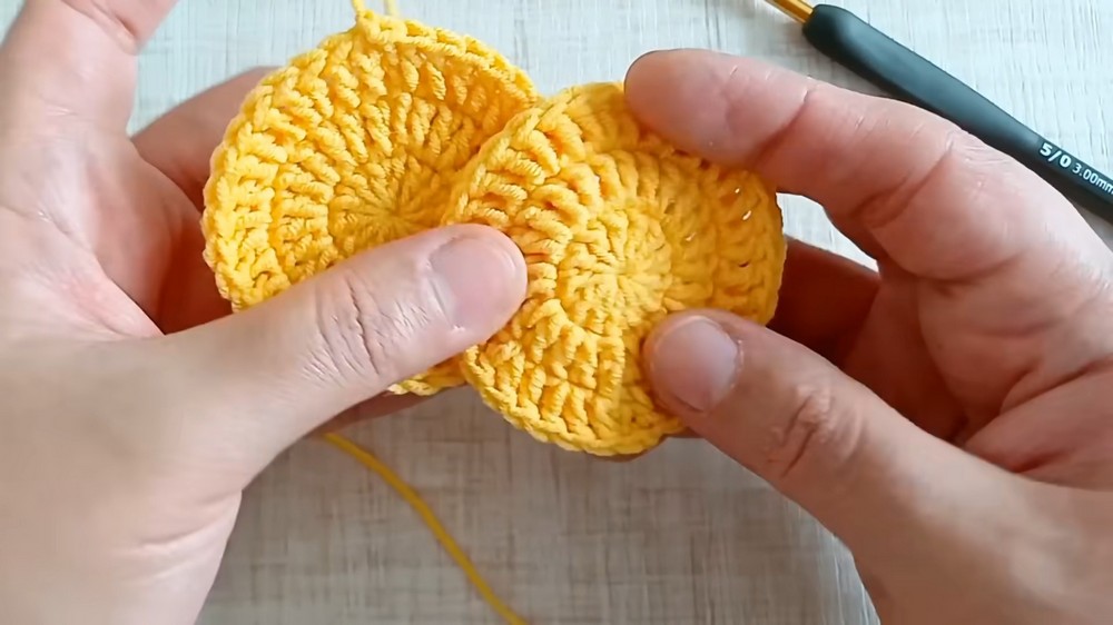 Create Your Own Crochet Colorful Smiley Face Keychains – Step-by-Step Guide
