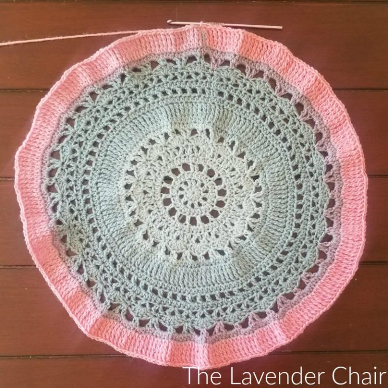 Create a Cozy Crochet Wagon Wheel Circular Blanket for Your Home