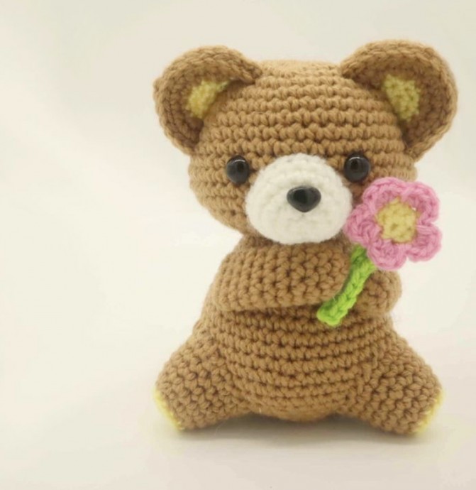 Free Crochet Pattern: Bear with Flower Amigurumi