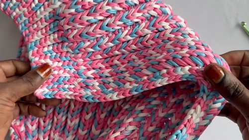Create Your Own Gorgeous Crochet Handbag: A Stylish and Unique Accessory