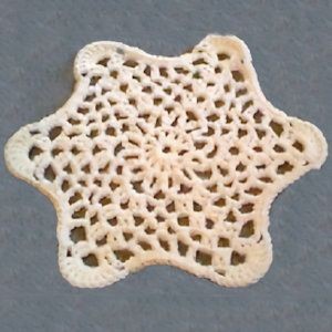 Create a Beautiful Crochet Snowflake Table Mat for Your Winter Decor Create a Beautiful Crochet Snowflake Table Mat for Your Winter Decor