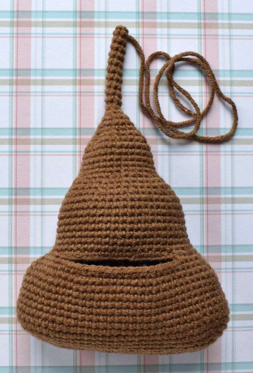 Create Your Own Charming Crochet Dog Waste Bag Holder for Stylish Walks