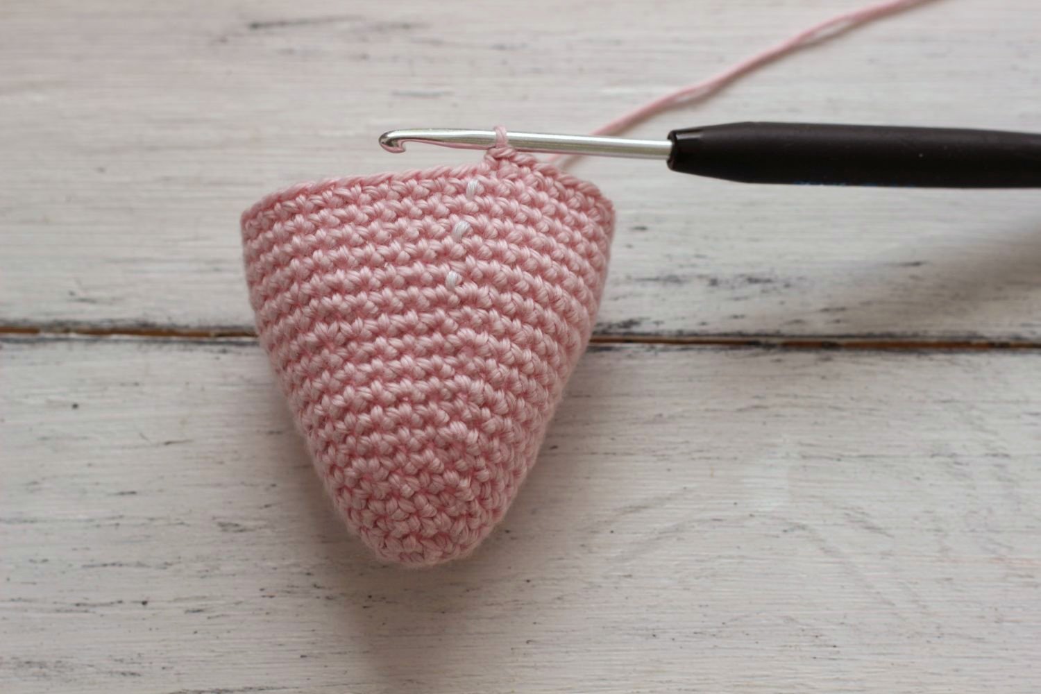 Create Adorable Crochet Easter Rabbits: A Beginner's Guide with Detailed Instructions and Tips