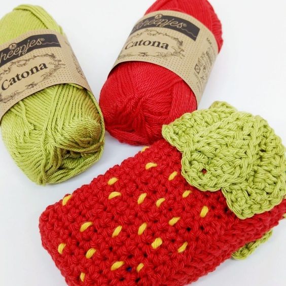 Crochet Strawberry Tissue Holder