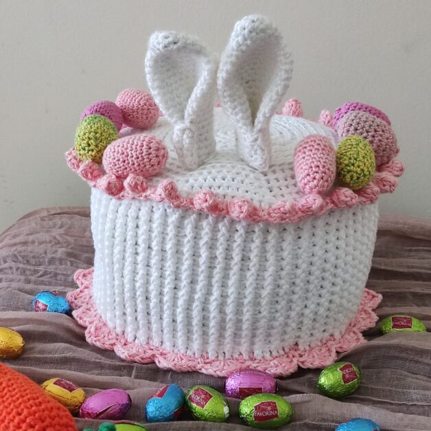 Create a Whimsical Crochet Bunny Cake: Step-by-Step Guide with Materials and Patterns