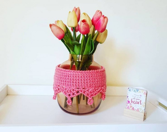 Crochet Vase Cozy: Bring Whimsy to Your Home Decor with This Charming Project