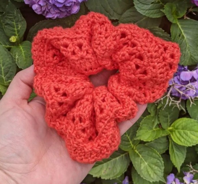 Crochet Giant Lacy Scrunchie (Free Pattern)