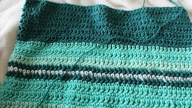 Crochet Knotted Beach Bag: Your Stylish and Functional Summer Essential