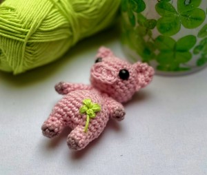 Create Your Own Adorable Miniature Lucky Piggy Amigurumi: A Complete Crochet Guide