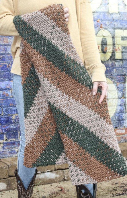 Crochet C2C Moss Stitch Plaid Scarf (Free Pattern)