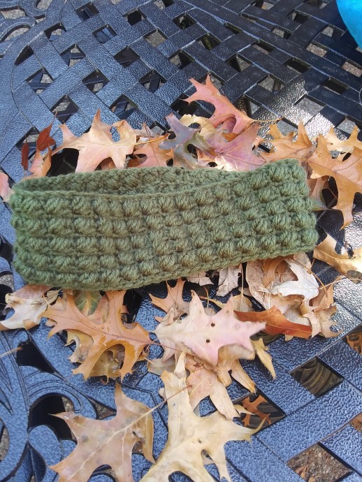 Cozy and Stylish Crochet Berry Bobble Ear Warmer Pattern for Winter Fashion Cozy and Stylish Crochet Berry Bobble Ear Warmer Pattern for Winter Fashion