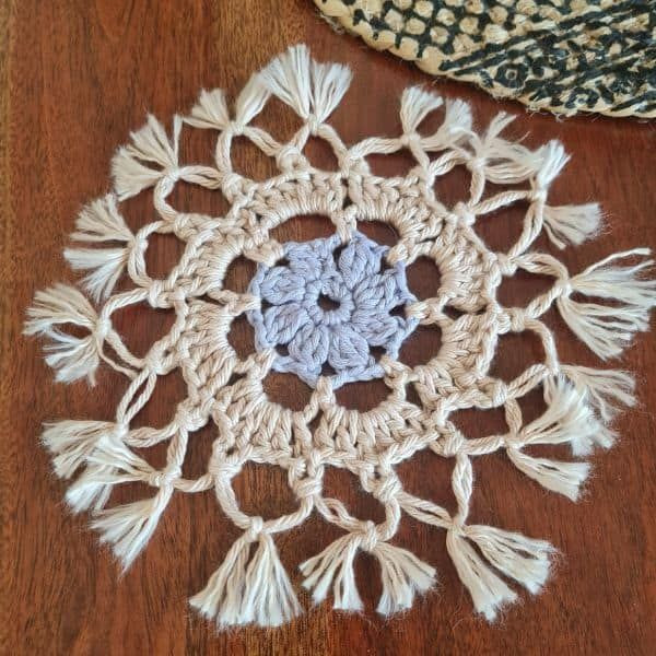 Create Stunning Crocheted Coasters: A Beginner's Guide with Step-by-Step Instructions