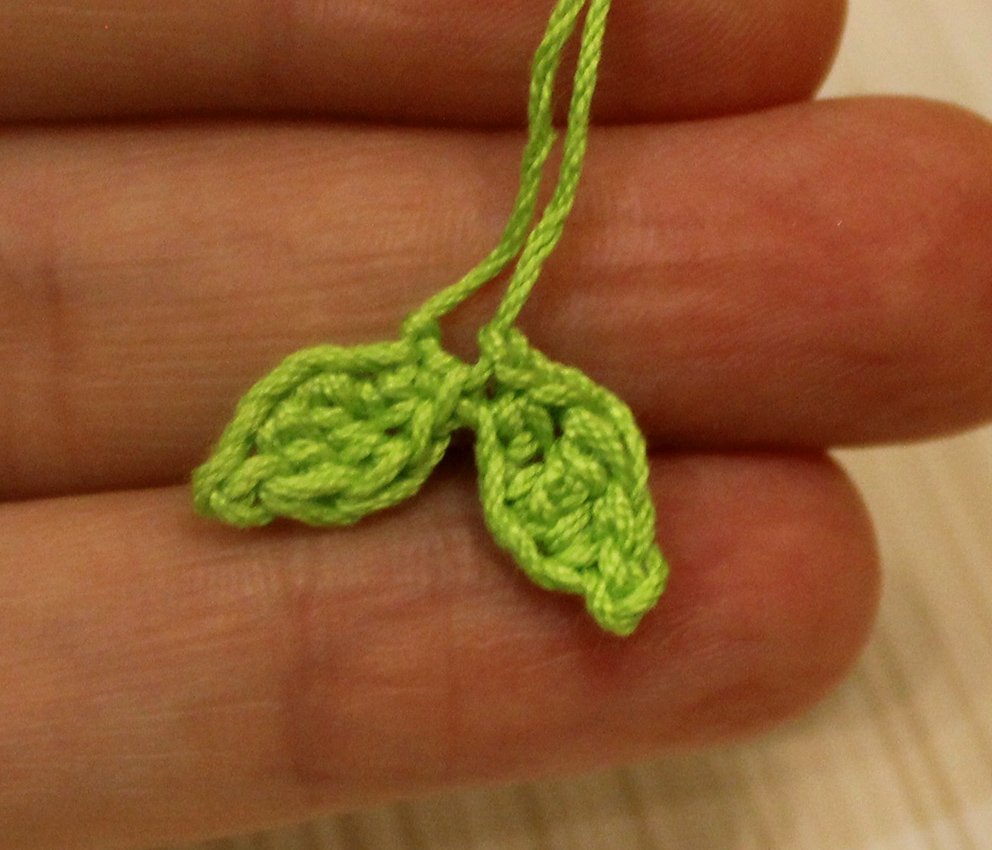 Create Your Own Charming Crochet Easter Basket with Chamomile Flowers: A Step-by-Step Guide