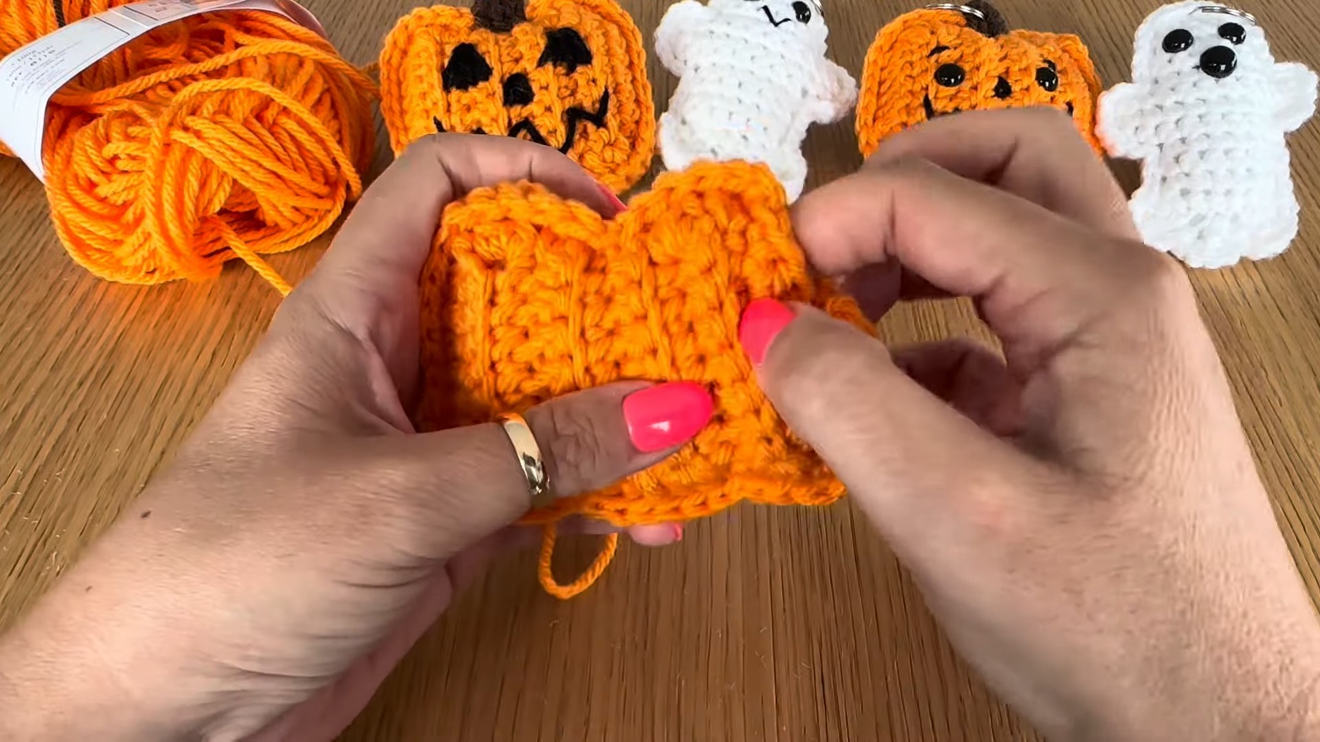 Crochet Jack O&rsquo; Lantern Keychain with Customizable Face