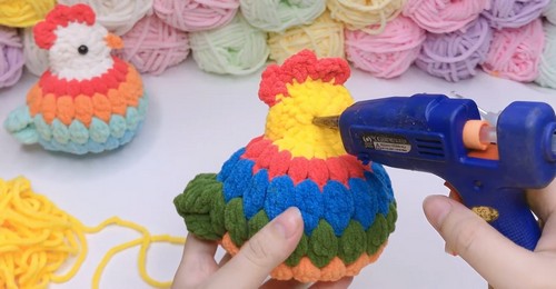 Create Adorable Crochet Hen Amigurumi for Fun and Decoration