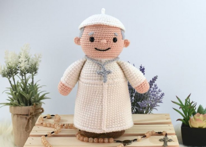 Craft the Charming Crochet Amigurumi Pope: Complete Guide with Step-by-Step Instructions