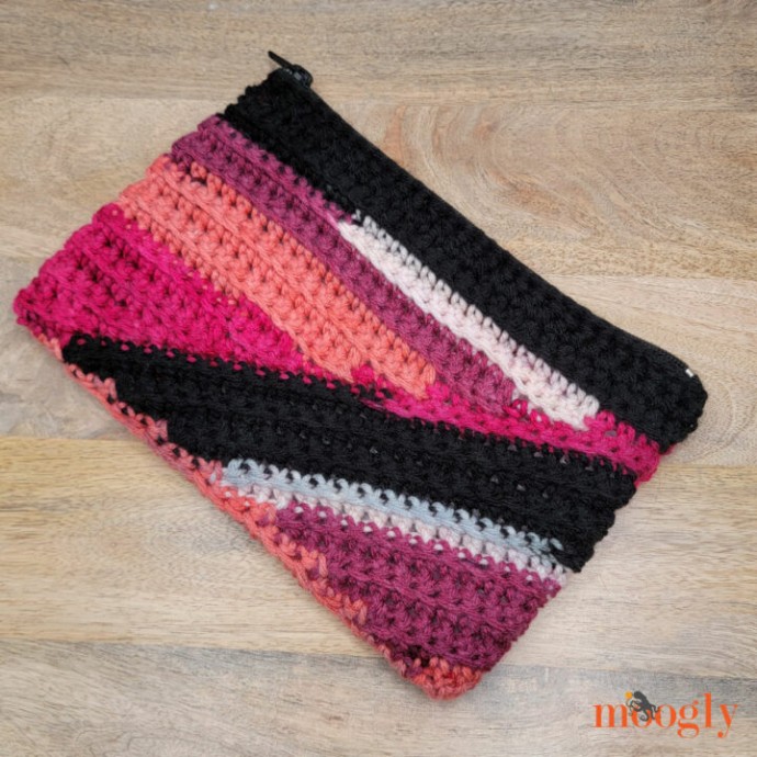 Create Your Own Crochet Tipsy Granny Zipper Pouch: A Fun and Stylish DIY Project Create Your Own Crochet Tipsy Granny Zipper Pouch: A Fun and Stylish DIY Project